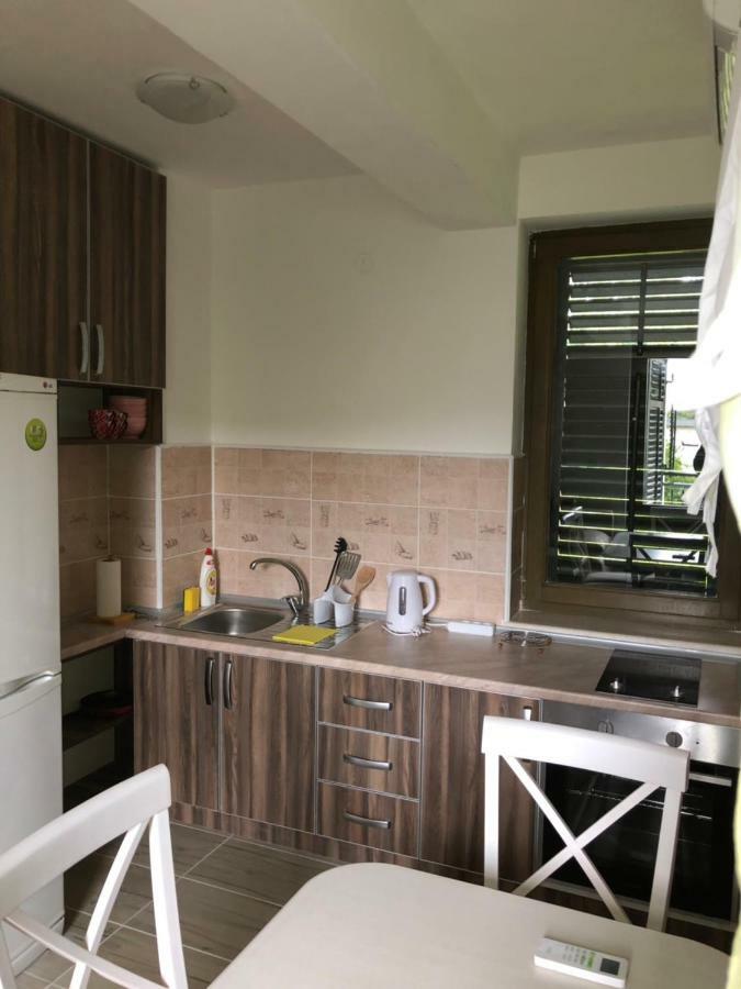 Apartmani Petrija Prčanj Eksteriør billede