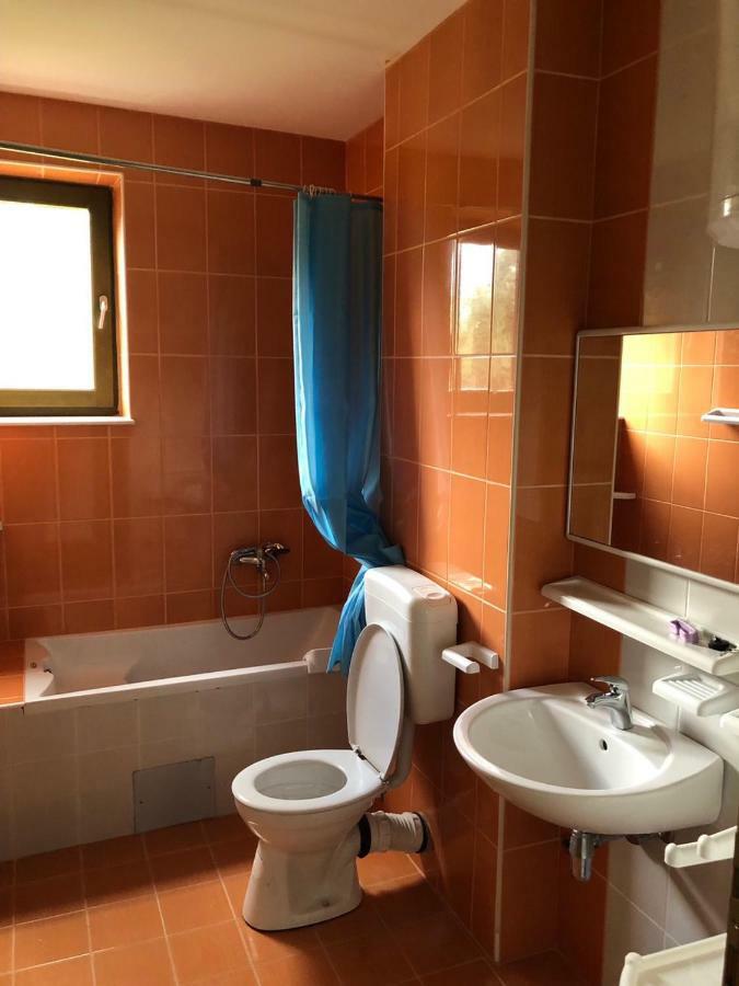 Apartmani Petrija Prčanj Eksteriør billede