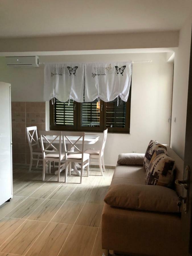 Apartmani Petrija Prčanj Eksteriør billede