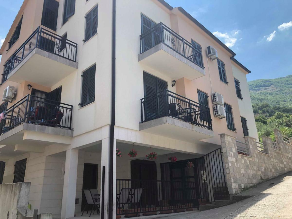 Apartmani Petrija Prčanj Eksteriør billede