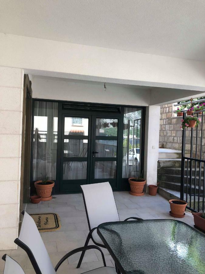 Apartmani Petrija Prčanj Eksteriør billede