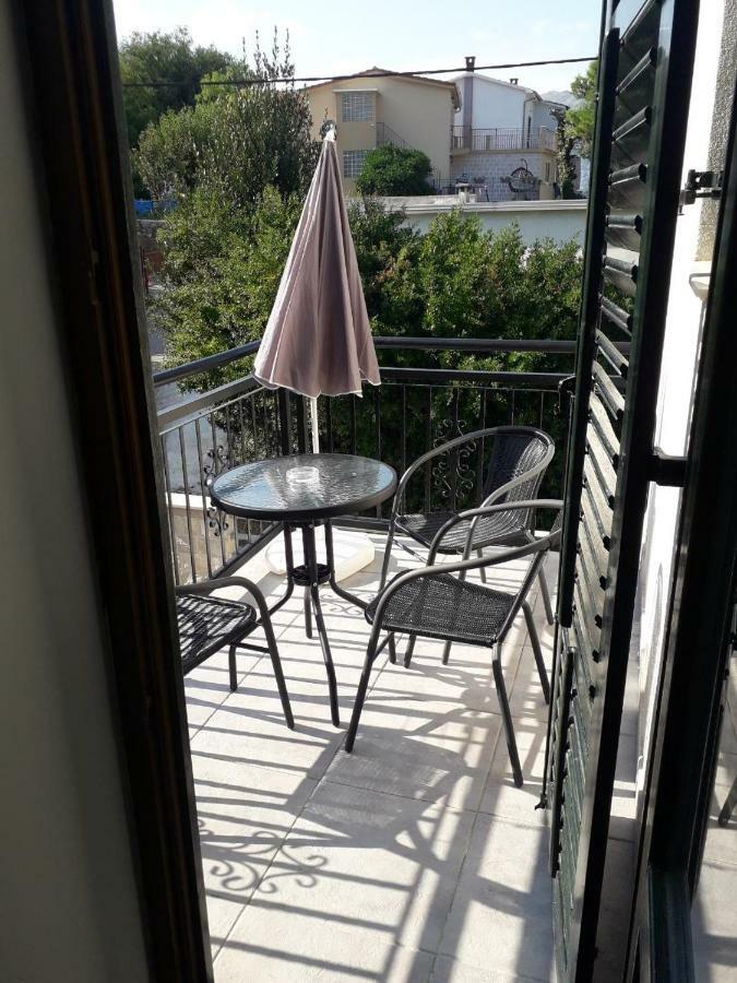 Apartmani Petrija Prčanj Eksteriør billede
