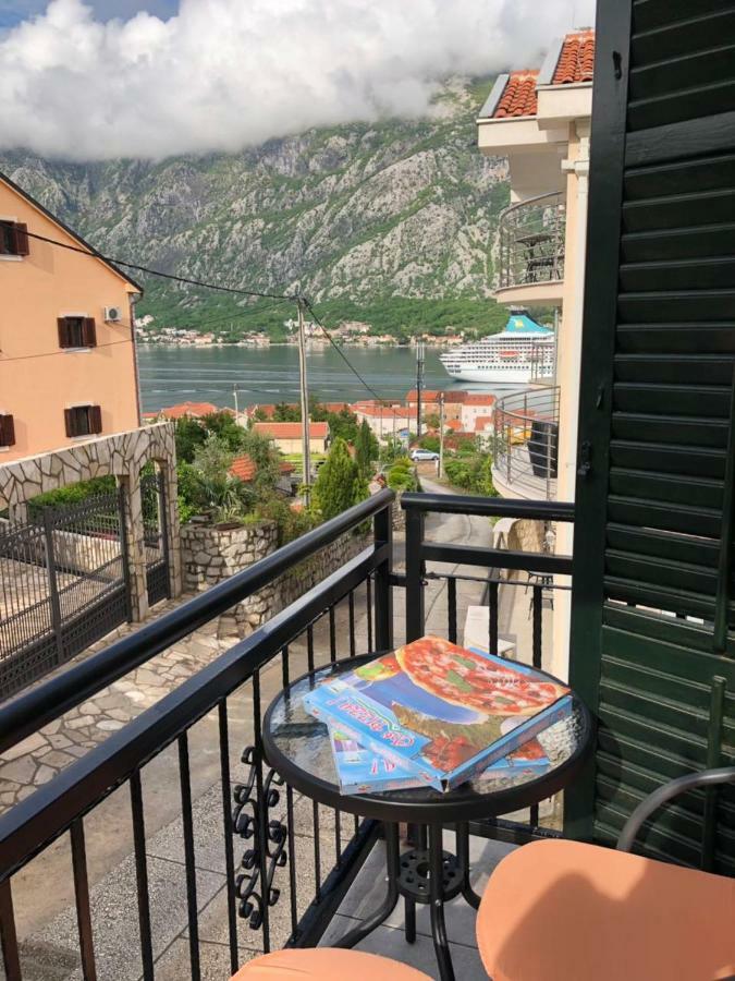 Apartmani Petrija Prčanj Eksteriør billede