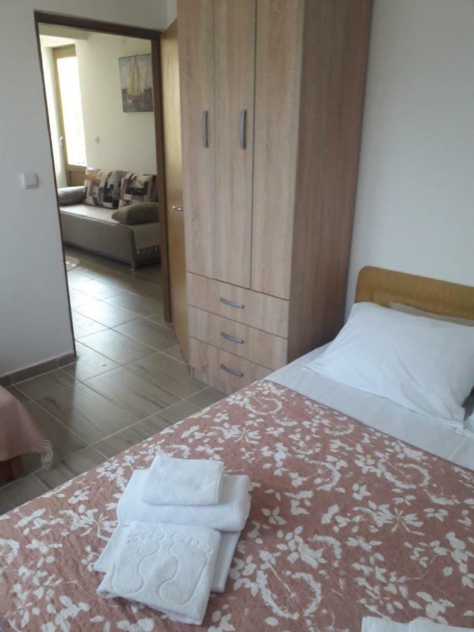 Apartmani Petrija Prčanj Eksteriør billede